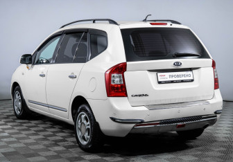 Подержанный автомобиль Kia Carens 2009 года (7 фото)