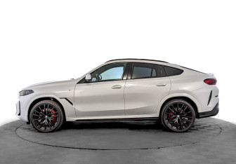 Подержанный автомобиль BMW X6 2023 года (8 фото)
