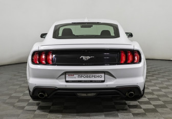 Подержанный автомобиль Ford Mustang Coupe 2023 года (6 фото)