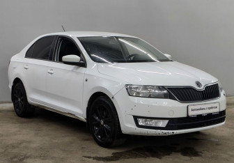 Подержанный автомобиль Skoda Rapid Liftback 2017 года (3 фото)