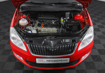 Подержанный автомобиль Skoda Fabia Hatchback 2011 года (9 фото)