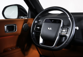 Подержанный автомобиль LiXiang L9 2023 года (19 фото)