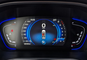 Подержанный автомобиль Geely Coolray 2023 года (16 фото)