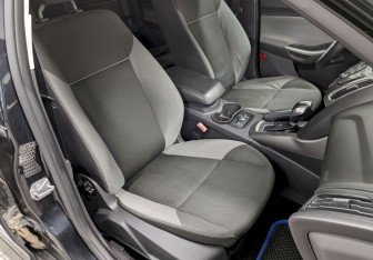 Подержанный автомобиль Ford Focus Hatchback 2012 года (19 фото)