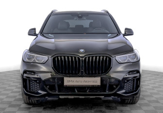 Подержанный автомобиль BMW X5 2021 года (2 фото)
