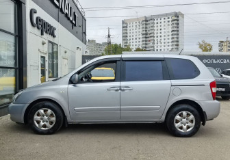 Подержанный автомобиль Kia Carnival 2009 года (8 фото)