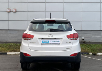 Подержанный автомобиль Hyundai ix35 2012 года (6 фото)
