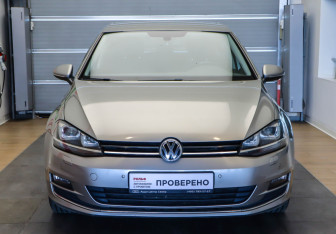 Подержанный автомобиль Volkswagen Golf Hatchback 2015 года (2 фото)