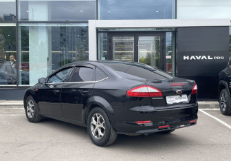 Подержанный автомобиль Ford Mondeo Sedan 2010 года (7 фото)