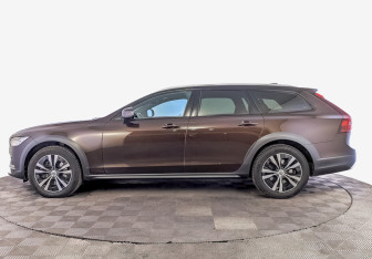 Подержанный автомобиль Volvo V90 Cross Country 2021 года (8 фото)