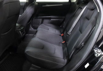 Подержанный автомобиль Ford Mondeo Sedan 2017 года (19 фото)