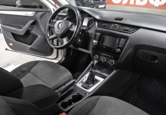 Подержанный автомобиль Skoda Octavia Liftback 2013 года (11 фото)
