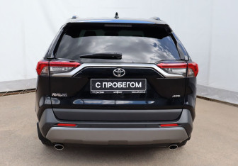 Подержанный автомобиль Toyota RAV4 2020 года (5 фото)