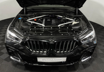 Подержанный автомобиль BMW X6 2022 года (10 фото)