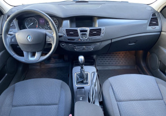 Подержанный автомобиль Renault Laguna Liftback 2009 года (11 фото)