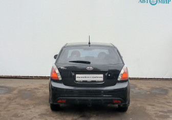 Подержанный автомобиль Kia Rio Hatchback 2011 года (6 фото)