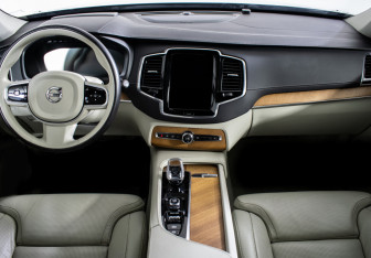 Подержанный автомобиль Volvo XC90 2019 года (15 фото)