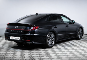 Подержанный автомобиль Hyundai Sonata 2022 года (5 фото)