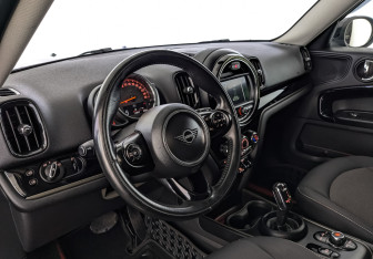Подержанный автомобиль MINI Countryman 2019 года (15 фото)