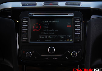 Подержанный автомобиль Ford S-MAX 2011 года (16 фото)