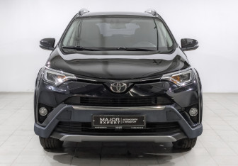 Подержанный автомобиль Toyota RAV4 2018 года (2 фото)