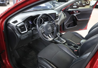 Подержанный автомобиль Kia Ceed Hatchback 2019 года (15 фото)