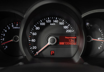 Подержанный автомобиль Kia Picanto 2014 года (12 фото)