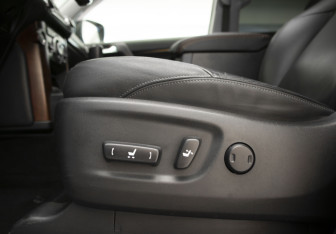 Подержанный автомобиль Toyota Land Cruiser Prado 2016 года (25 фото)