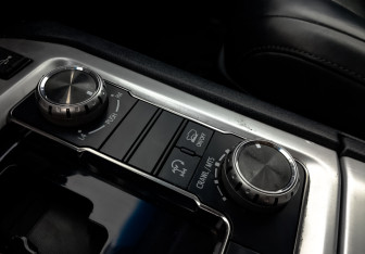 Подержанный автомобиль Toyota Land Cruiser Suv 2016 года (27 фото)