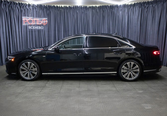 Подержанный автомобиль Audi A8 2023 года (7 фото)