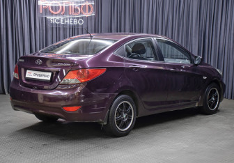 Подержанный автомобиль Hyundai Solaris Sedan 2011 года (5 фото)