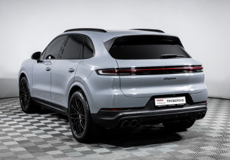 Подержанный автомобиль Porsche Cayenne 2024 года (7 фото)