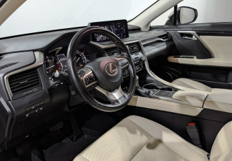 Подержанный автомобиль Lexus RX 2021 года (15 фото)