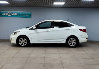 Подержанный автомобиль Hyundai Solaris Sedan 2012 года (8 фото)