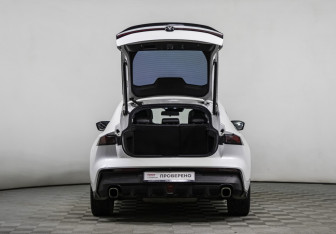 Подержанный автомобиль Changan UNI-V 2023 года (22 фото)