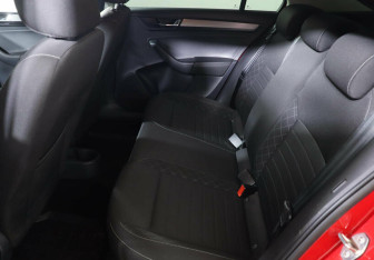 Подержанный автомобиль Skoda Rapid Liftback 2017 года (11 фото)