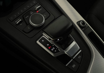Подержанный автомобиль Audi A4 Sedan 2015 года (15 фото)