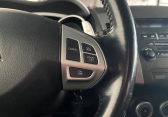 Подержанный автомобиль Mitsubishi Outlander 2007 года (14 фото)