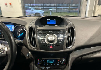 Подержанный автомобиль Ford Kuga 2013 года (16 фото)