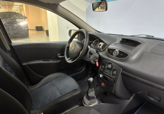 Подержанный автомобиль Renault Clio Hatchback 2008 года (10 фото)