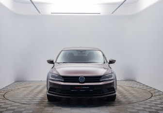 Подержанный автомобиль Volkswagen Jetta Sedan 2015 года (2 фото)