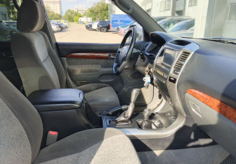 Подержанный автомобиль Toyota Land Cruiser Prado 2008 года (10 фото)