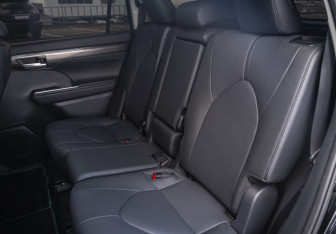 Подержанный автомобиль Toyota Highlander 2025 года (16 фото)