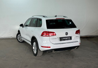 Подержанный автомобиль Volkswagen Touareg 2013 года (6 фото)