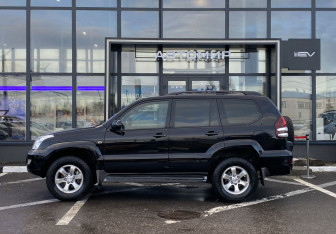 Подержанный автомобиль Toyota Land Cruiser Prado 2004 года (8 фото)