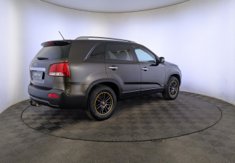 Подержанный автомобиль Kia Sorento 2011 года (5 фото)