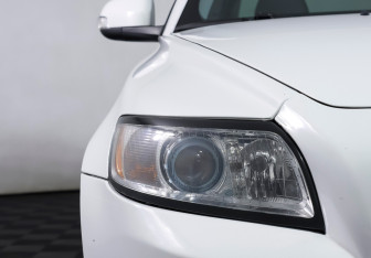 Подержанный автомобиль Volvo S40 2010 года (23 фото)