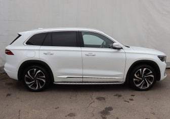 Подержанный автомобиль Geely Monjaro 2023 года (7 фото)