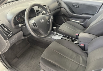 Подержанный автомобиль Hyundai Elantra Sedan 2009 года (11 фото)