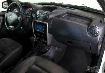 Подержанный автомобиль Renault Duster 2014 года (7 фото)